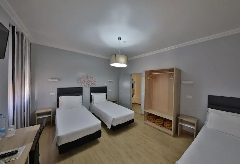 اتاق لوکس سه تخته, O Eletrico Guesthouse