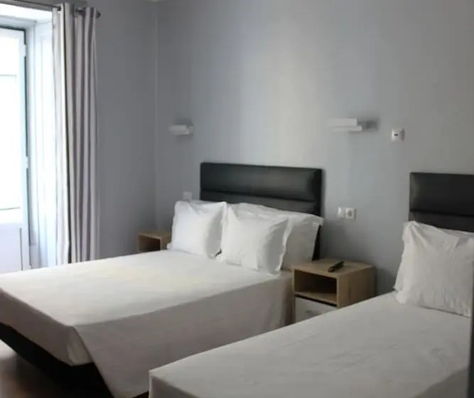 اتاق لوکس سه تخته, O Eletrico Guesthouse