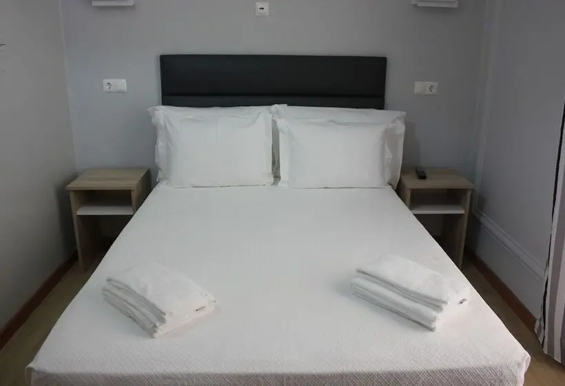 اتاق استاندارد با سرویس بهداشتی مشترک, O Eletrico Guesthouse