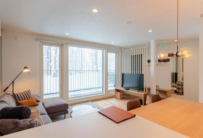 דירת שני חדרים, Roku By H2 Life