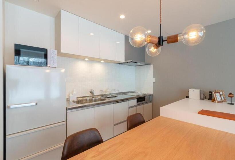 דירת שני חדרים, Roku By H2 Life