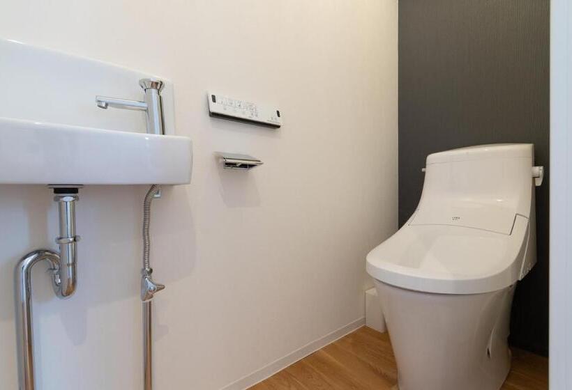 דירת שני חדרים, Roku By H2 Life