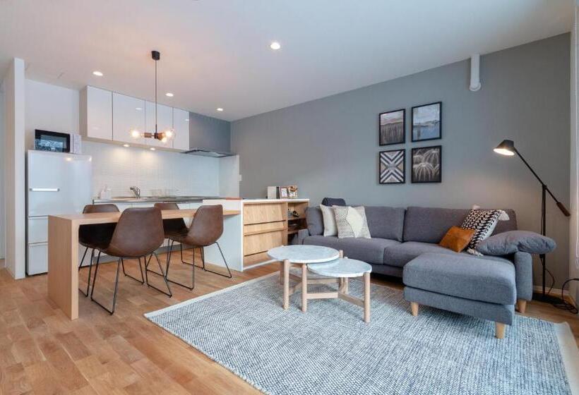 דירת שני חדרים, Roku By H2 Life