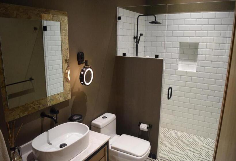 适合残疾人士使用的带超级大床的标准间, Bouquet   Adults Only