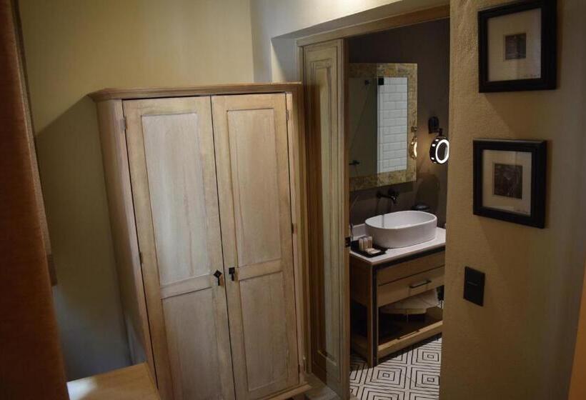 适合残疾人士使用的带超级大床的标准间, Bouquet   Adults Only