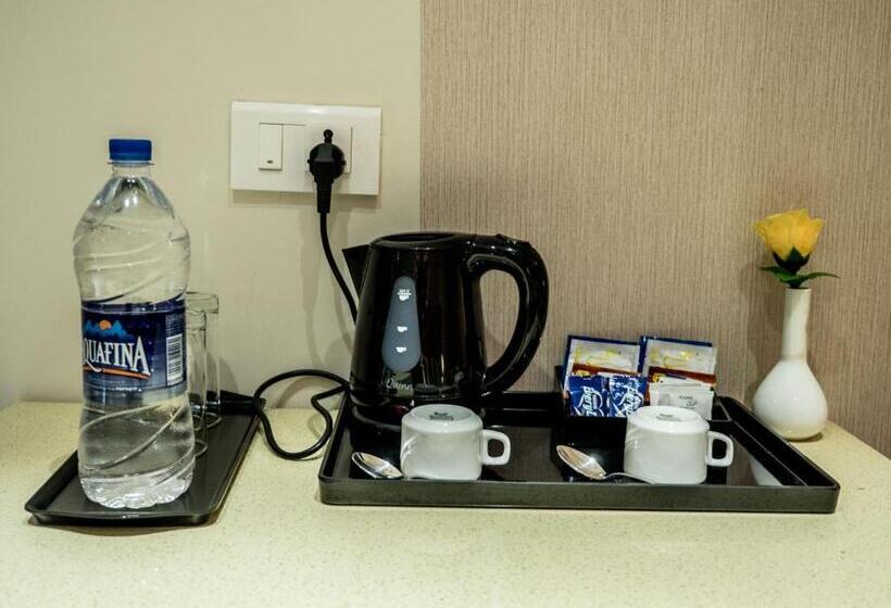 Deluxe Rum, Grand Ashok