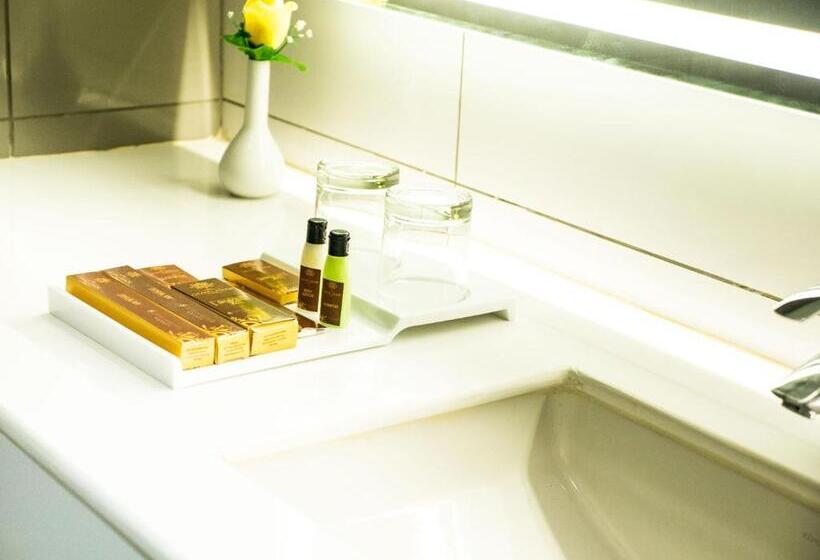 Superior Rum, Grand Ashok