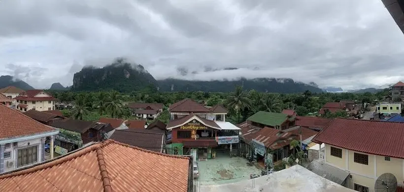 マウンテンビューファミリールーム, Jasmine Vangvieng