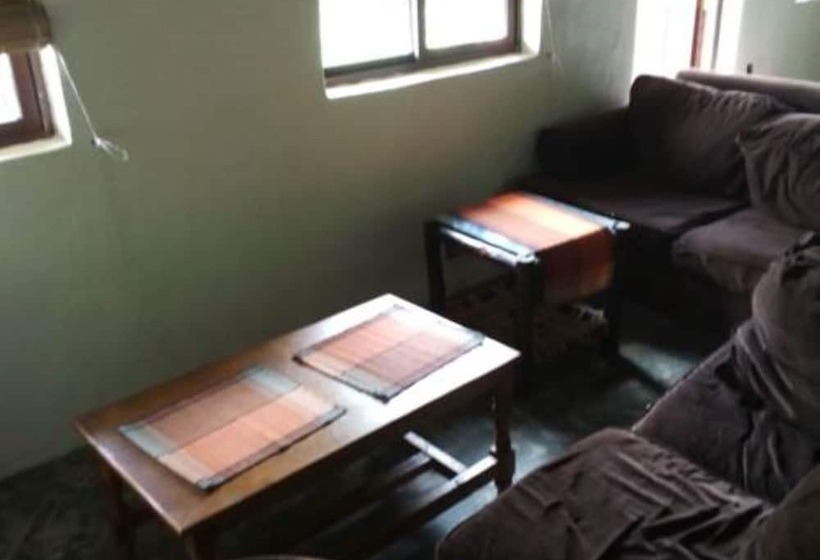 اتاق خانوادگی با چشم‌انداز باغ, Mt. Kenya Riverside Retreat
