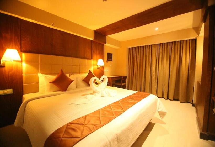 Номер Deluxe, Yash International