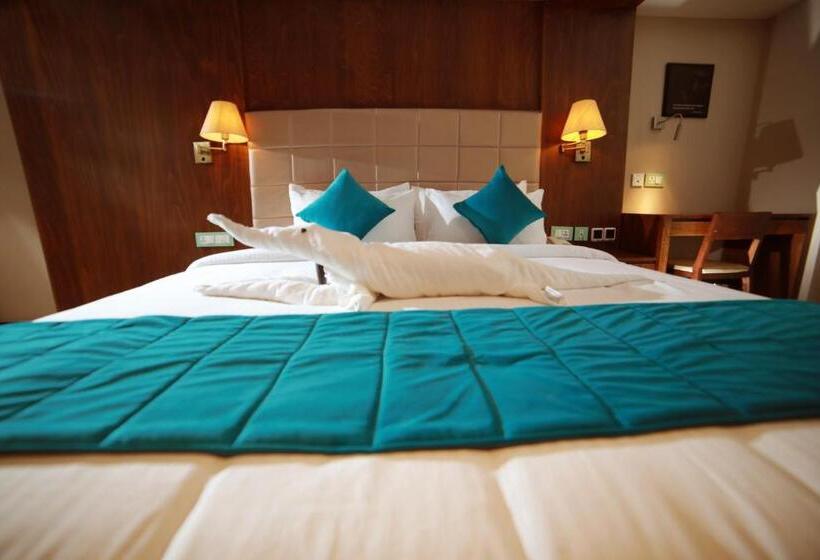 Номер Deluxe, Yash International