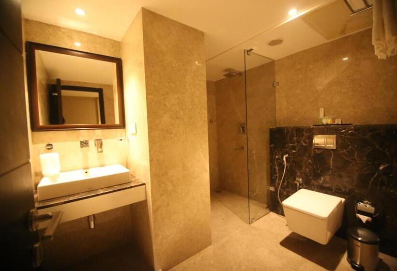 Люкс, Yash International