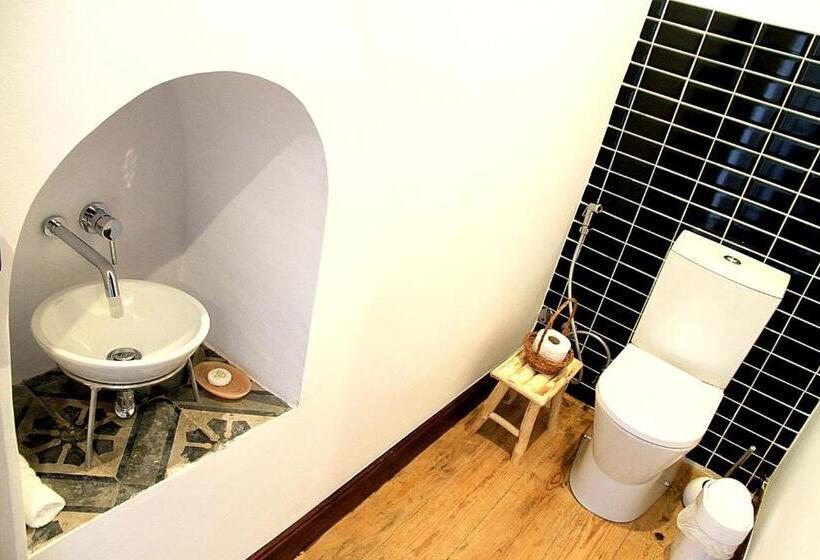 سوییت با چشم‌انداز باغ, Oryza Guest House& Suites