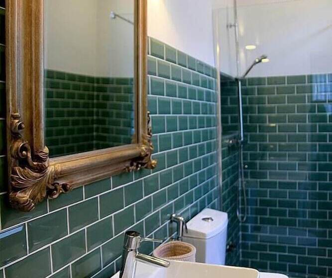 سوییت خانوادگی, Oryza Guest House& Suites