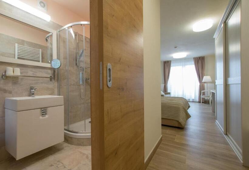 غرفة ديلوكس, Slunečná Louka