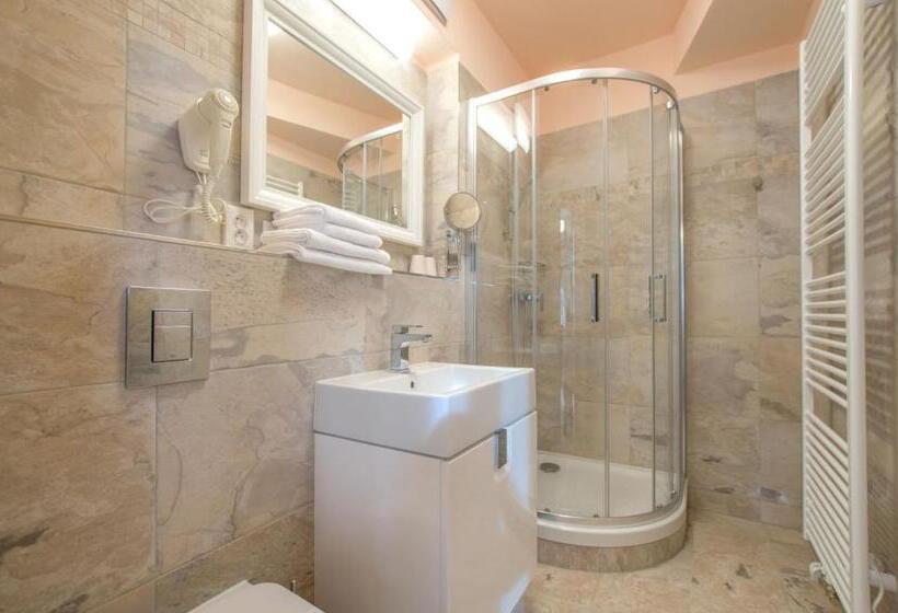 غرفة ديلوكس, Slunečná Louka