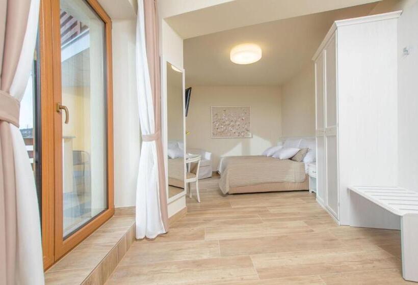 غرفة ديلوكس ثلاثية, Slunečná Louka