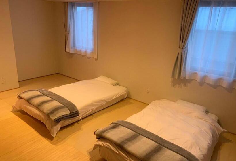 Family Room, Crasco Tabi Ne