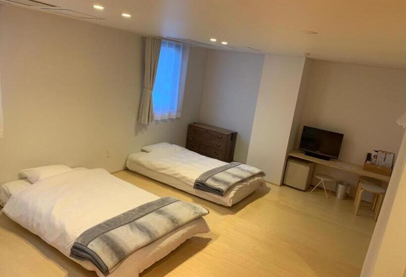 Family Room, Crasco Tabi Ne