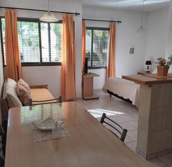 Standart Stüdyo, Las Marias Apart