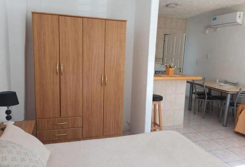 Standart Stüdyo, Las Marias Apart