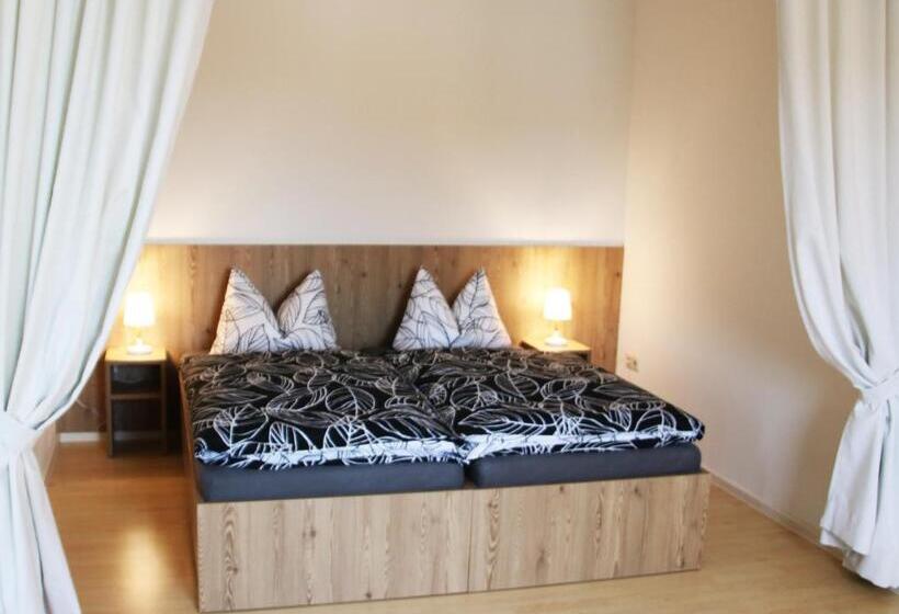 발코니가 있는 스위트, Heilotel