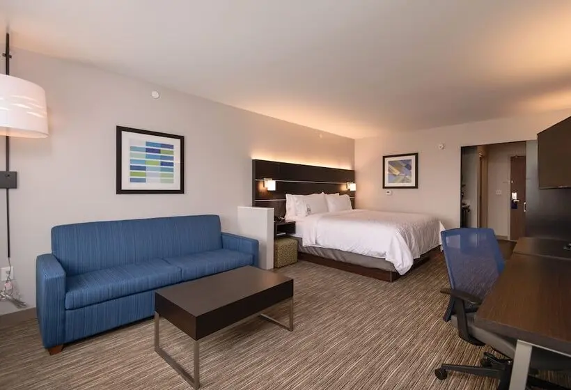 身障者適用スイートルーム, Holiday Inn Express & Suites Tulsa Downtown Arts District, An Ihg