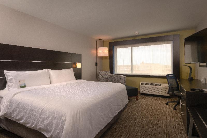 适合残疾人使用的标准间, Holiday Inn Express & Suites   Tulsa Downtown   Arts District, An Ihg