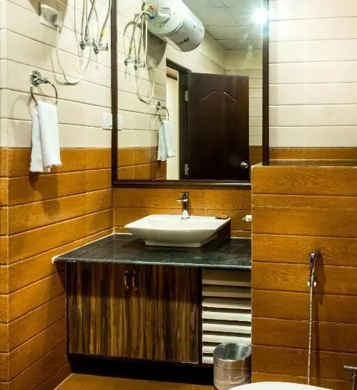 اتاق استاندارد سه نفره, Ecotel Tin Tin Bijanbari