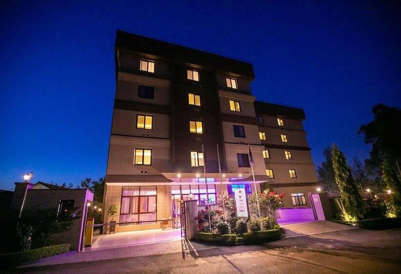 سوییت اجرایی, Best Western Plus The Athena Hotel Kampala
