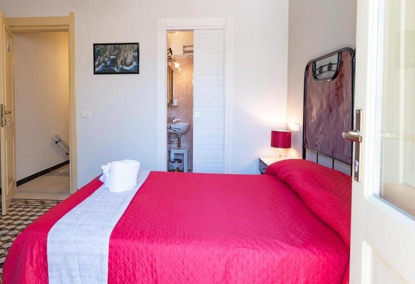 غرفة قياسية مزوَّدة بتراس, Domo Sa Barra