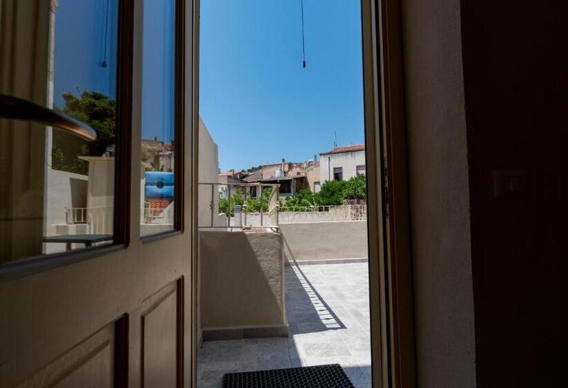 غرفة قياسية مزوَّدة بتراس, Domo Sa Barra