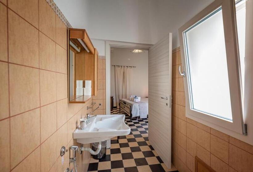 غرفة قياسية لذوى الاحتياجات الخاصة, Domo Sa Barra