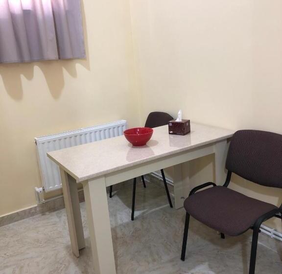 اتاق راحتی سه تخته, Lind Hotel And Guest House