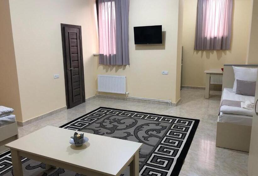 اتاق راحتی سه تخته, Lind Hotel And Guest House