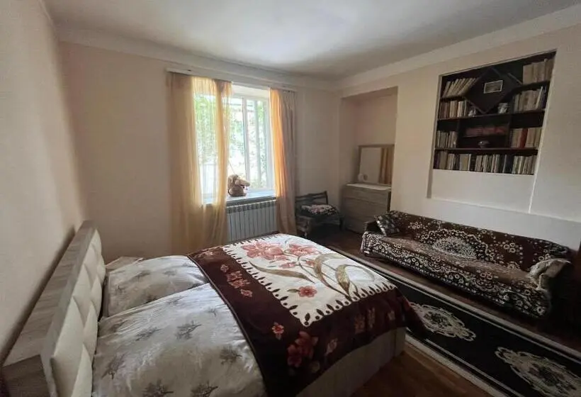 آپارتمان 2 خوابه, Inexpensive House