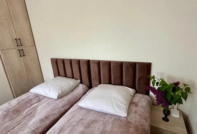 2 Bedrooms Apartment Mountain View, Inexpensive House