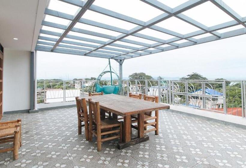 Люкс, Reddoorz At Dbuilders Rooms Lower Bicutan