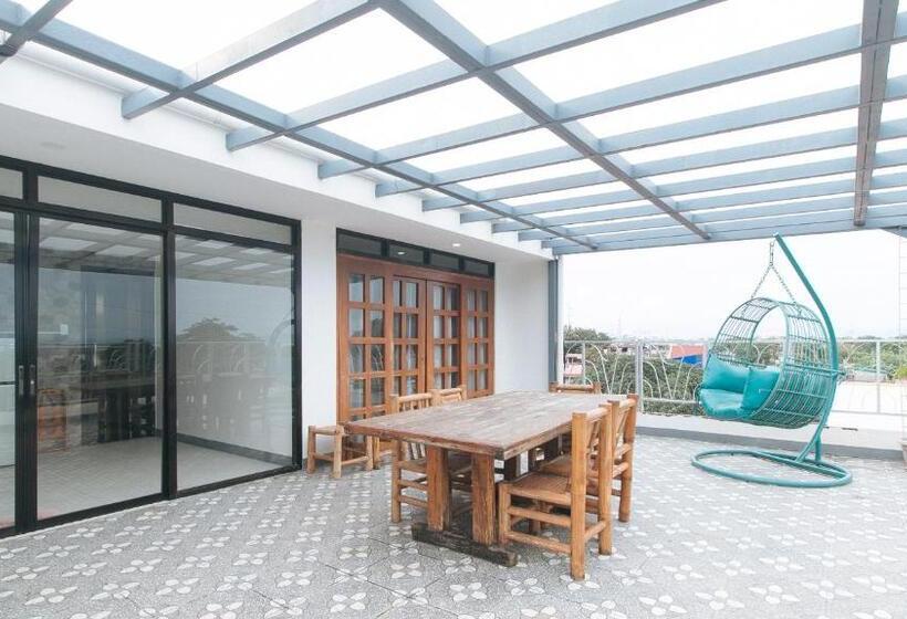 Люкс, Reddoorz At Dbuilders Rooms Lower Bicutan