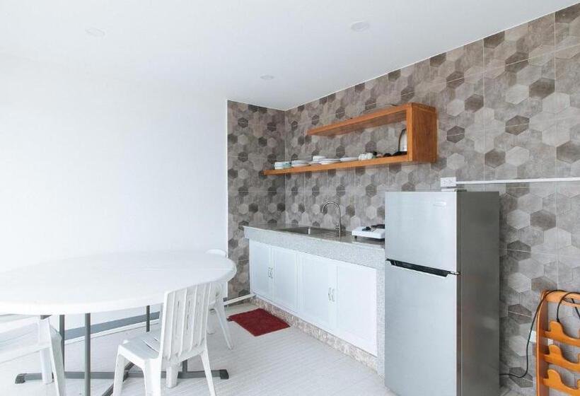 Люкс, Reddoorz At Dbuilders Rooms Lower Bicutan