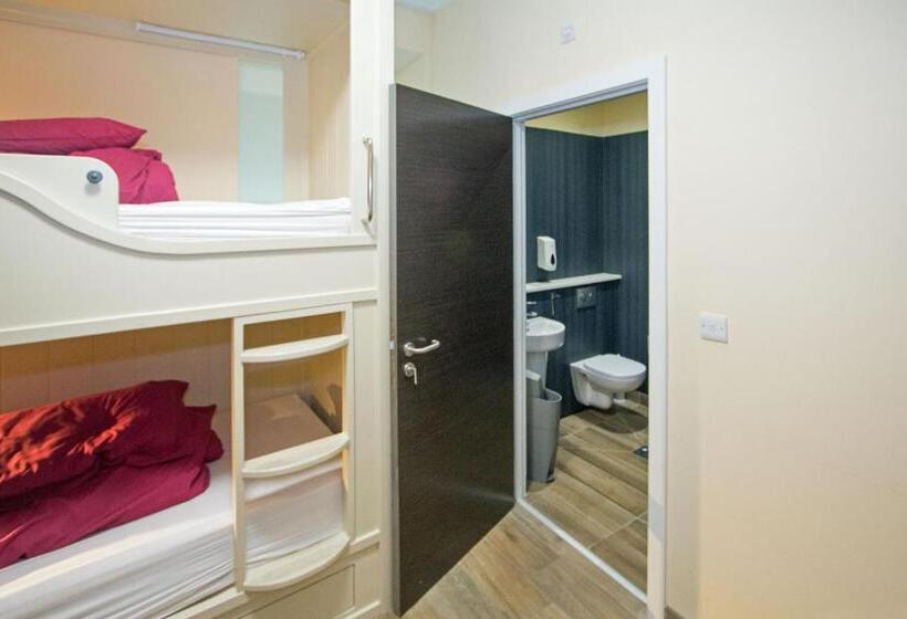 غرفة قياسية رباعية, Canolfan Y Fron