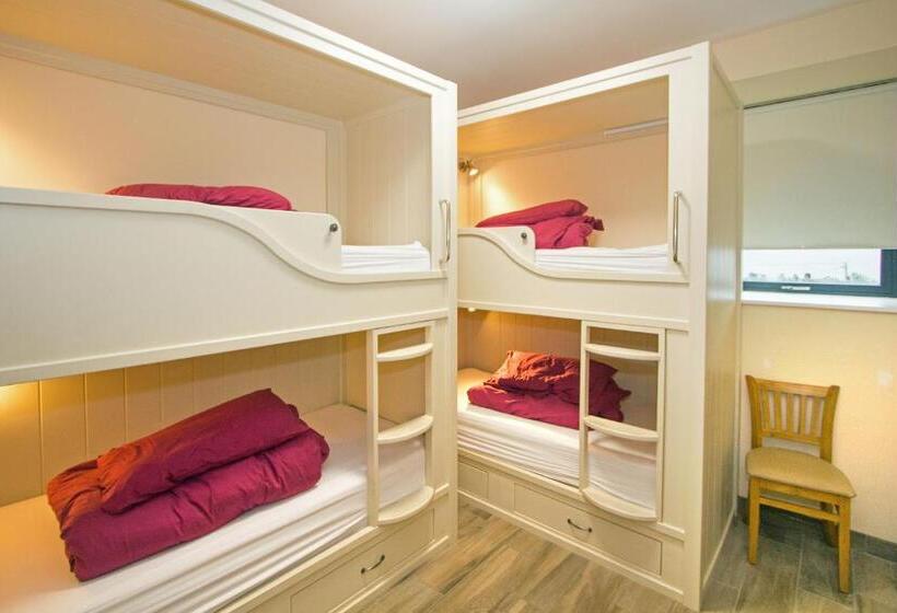 غرفة قياسية رباعية, Canolfan Y Fron