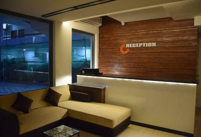 Номер Deluxe, Christo's