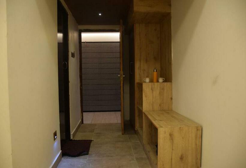 Номер Deluxe, Christo's