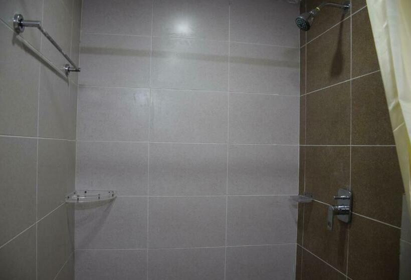 Номер Deluxe, Christo's