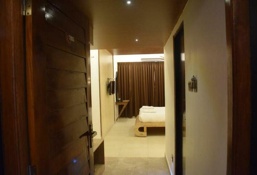 Номер Deluxe, Christo's