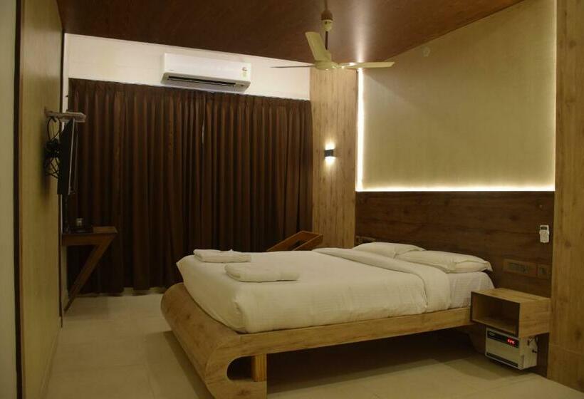 Номер Deluxe, Christo's