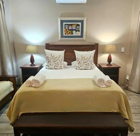 Superior Kolmen Hengen Huone, 2 Owls Guesthouse