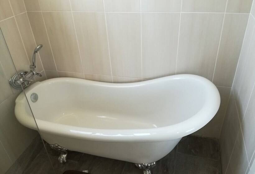 デラックススイート, Skylight Lodge