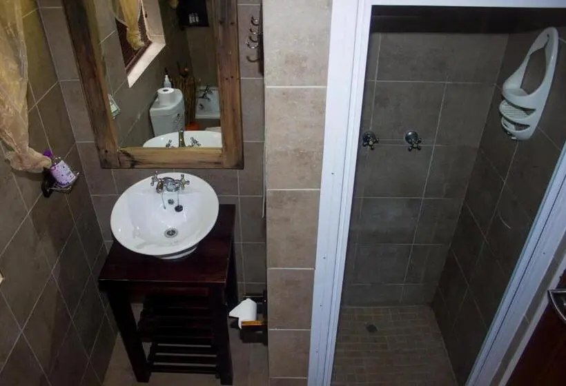 اتاق لوکس با تخت بزرگ, Echo Garden Guesthouse